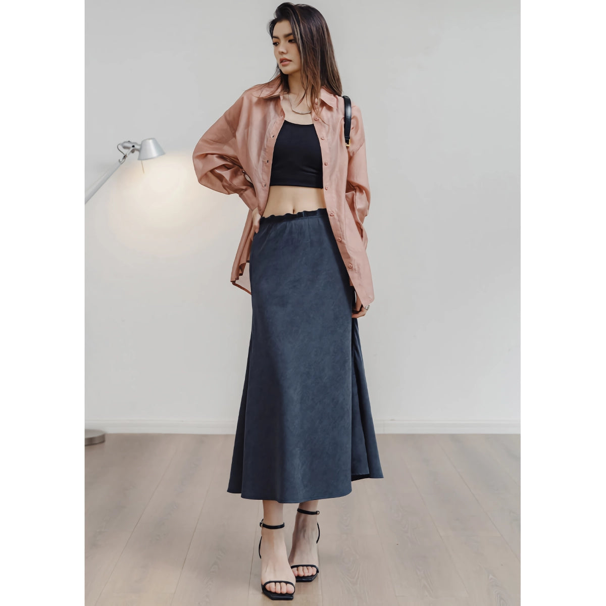 Elegante vestido bustier de terciopelo con cola de pez: falda retro larga en forma de A