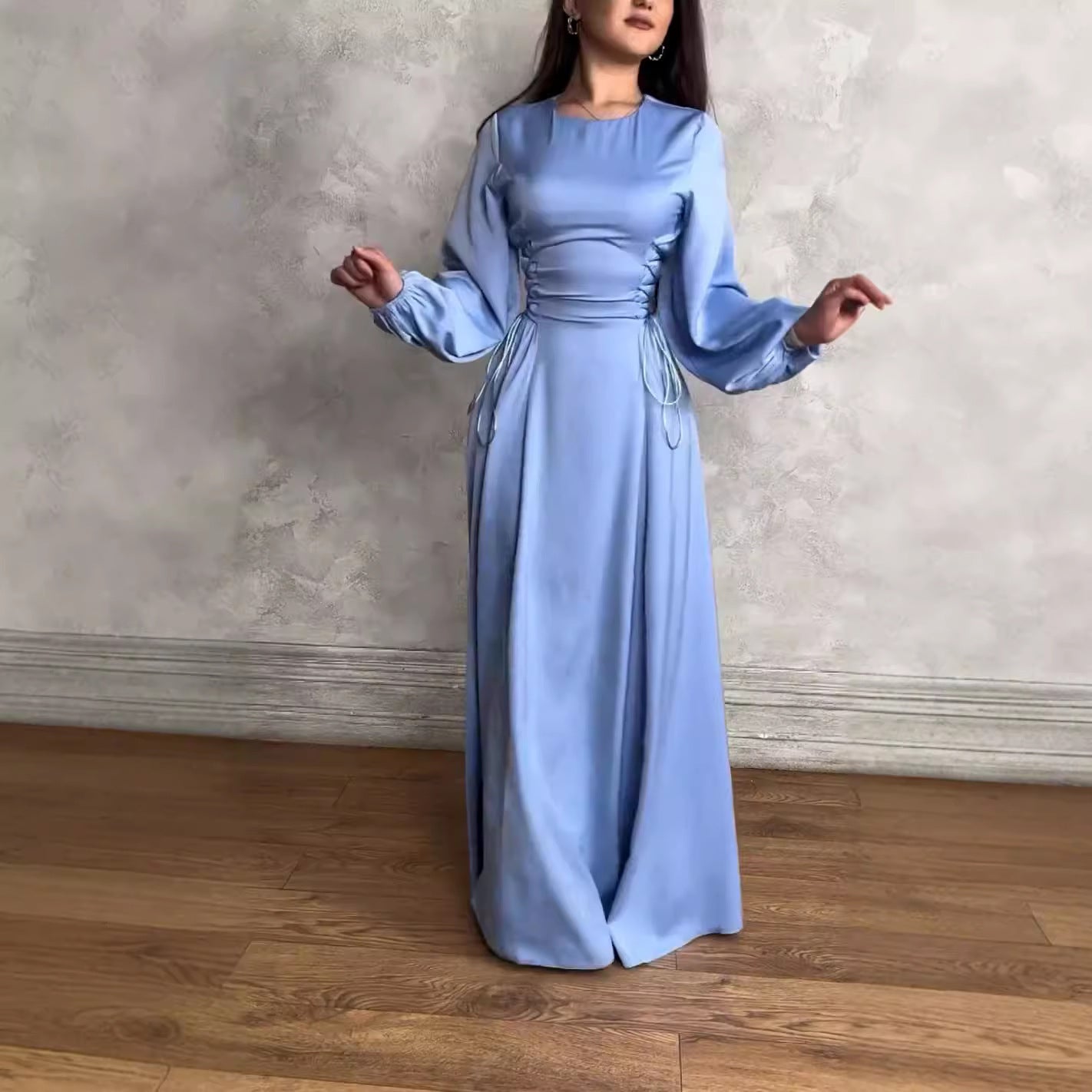 Vestido ajustado de manga larga y color liso con cuello redondo