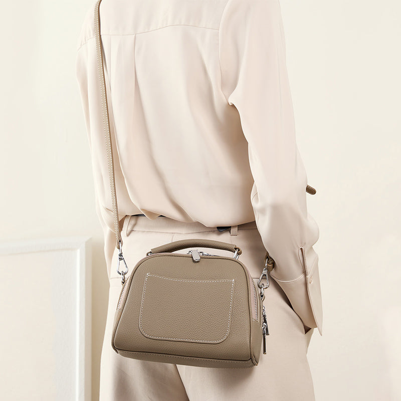 Elegante bolso de hombro de piel de vaca
