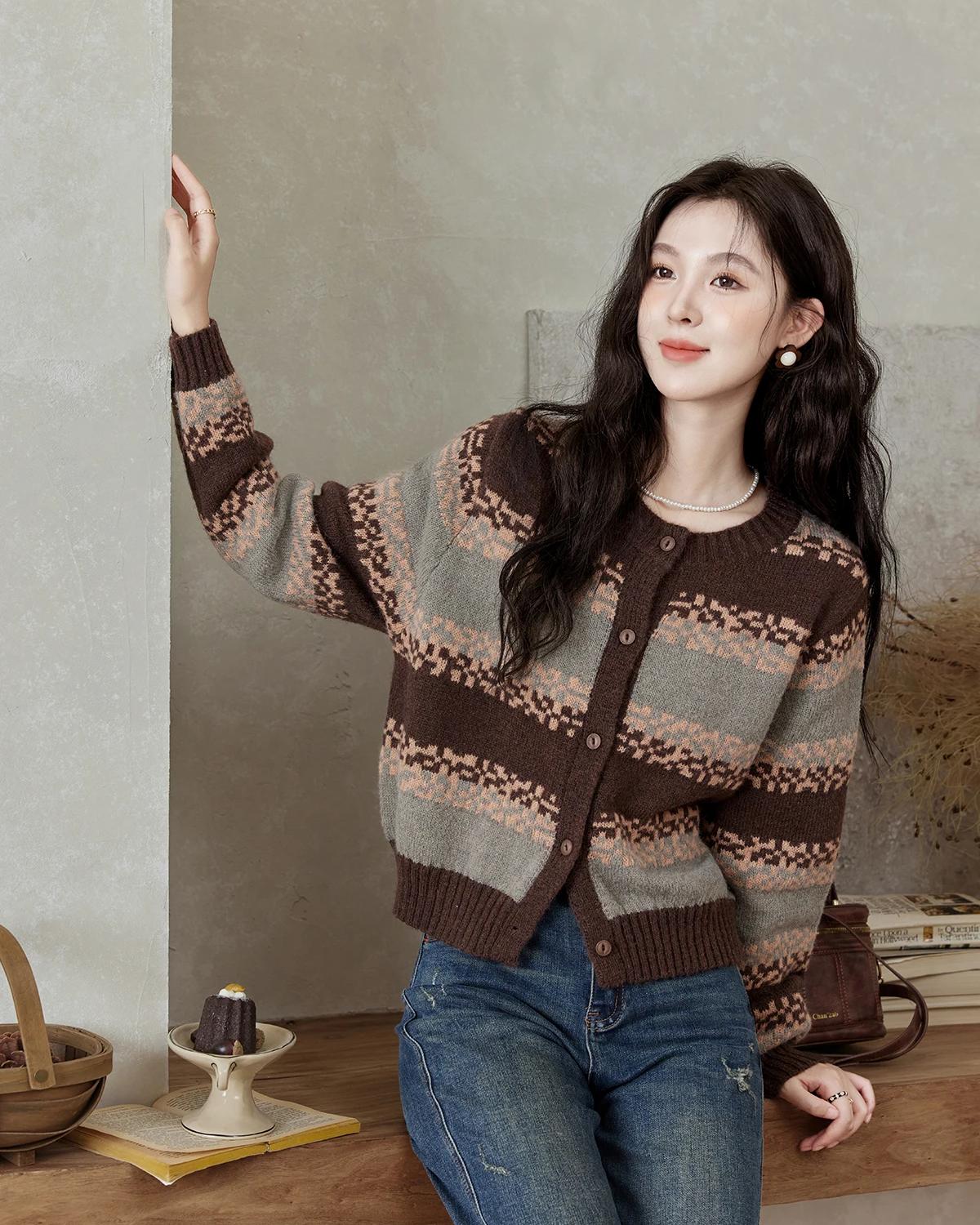 Gestreifte Strickjacke im Retro-Stil