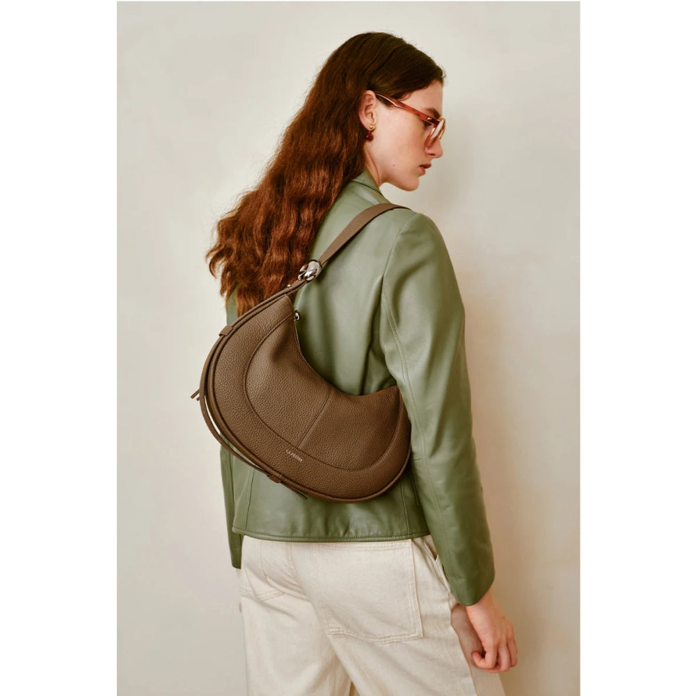 Elegante bolso de mano de piel con gran capacidad