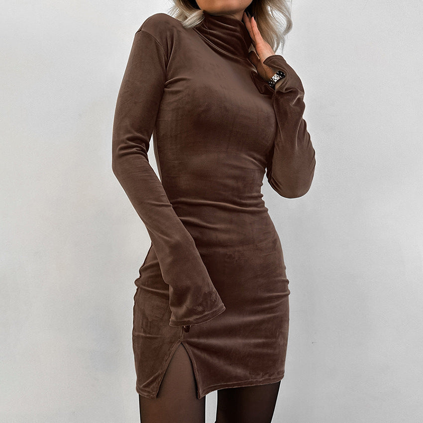 Schwarzes, langärmliges Rollkragenkleid aus Silberfuchssamt