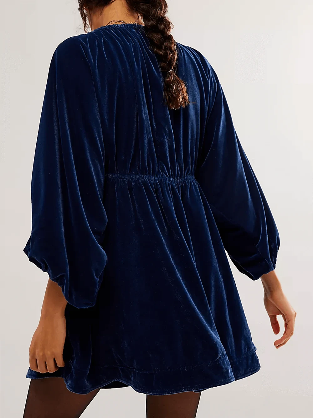 Vestido mini retro de terciopelo con escote en V y mangas abullonadas