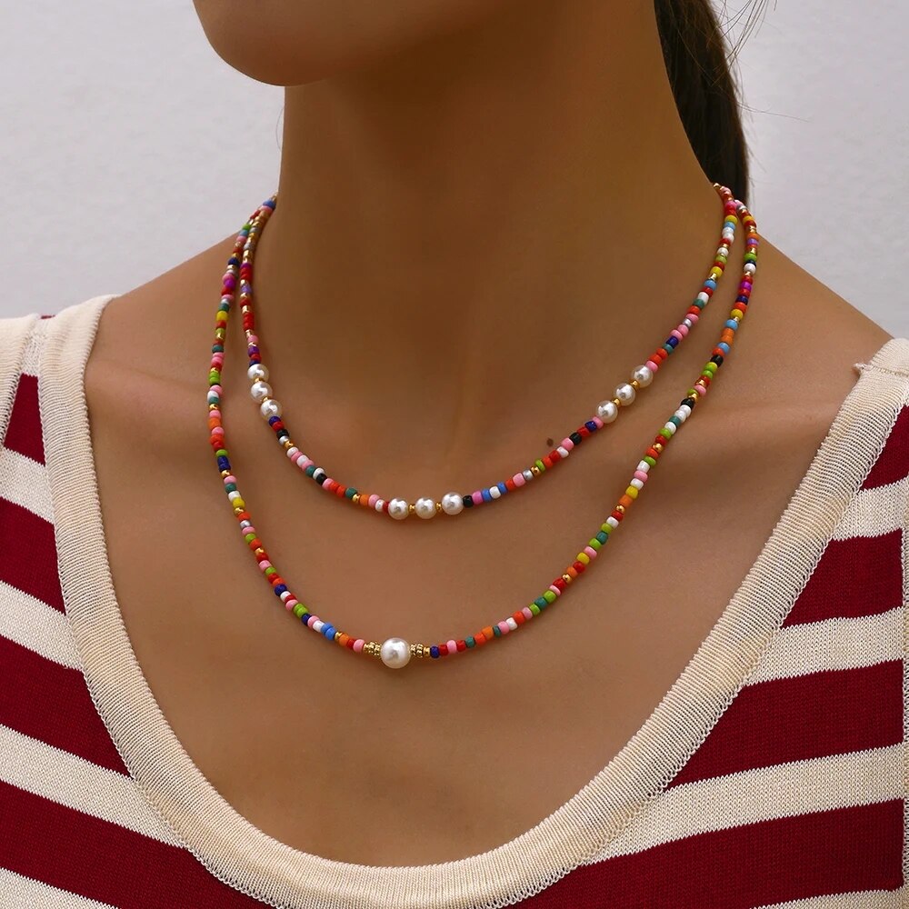Collar bohemio de cuentas multicapa con colgantes de corazón y cruz
