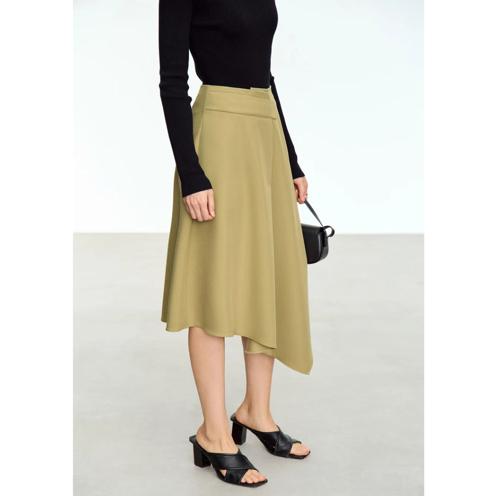 Minimalistischer asymmetrischer A-Linien-Midirock