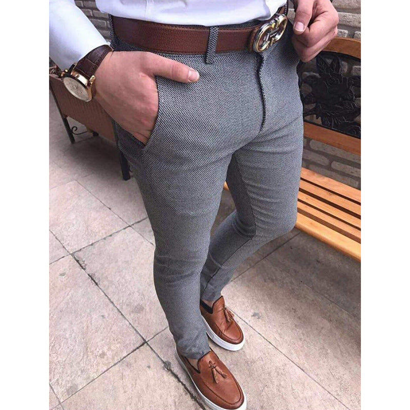 Lässige Herrenhose mit reiner Farbpassform