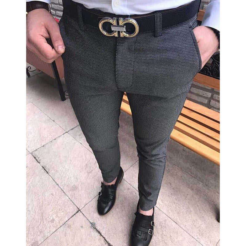 Lässige Herrenhose mit reiner Farbpassform