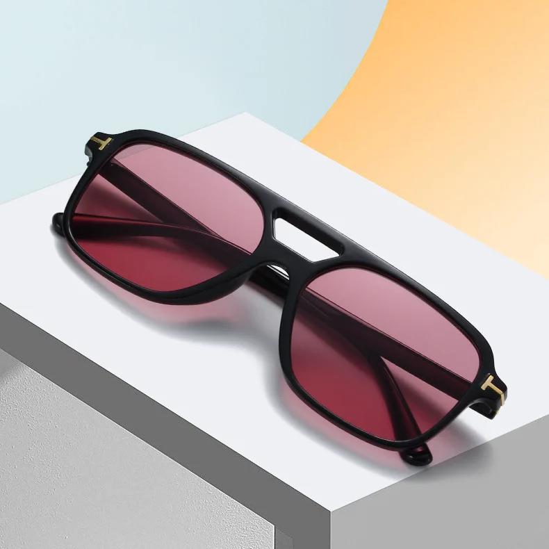 Gafas de sol de moda con remaches cuadrados