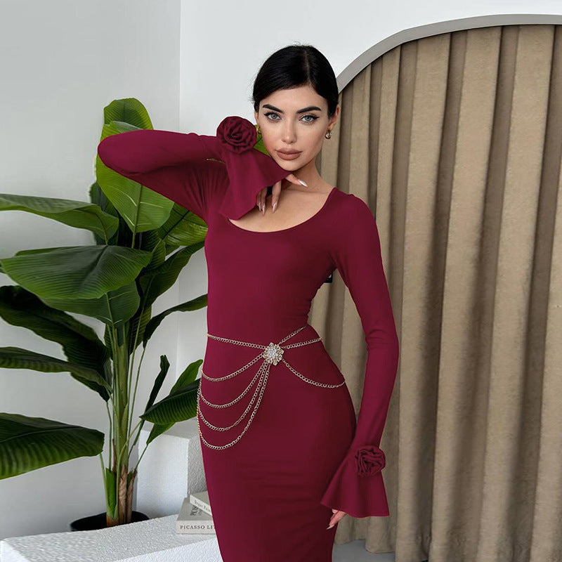 Vestido de mujer de manga larga con cuello redondo y rosas