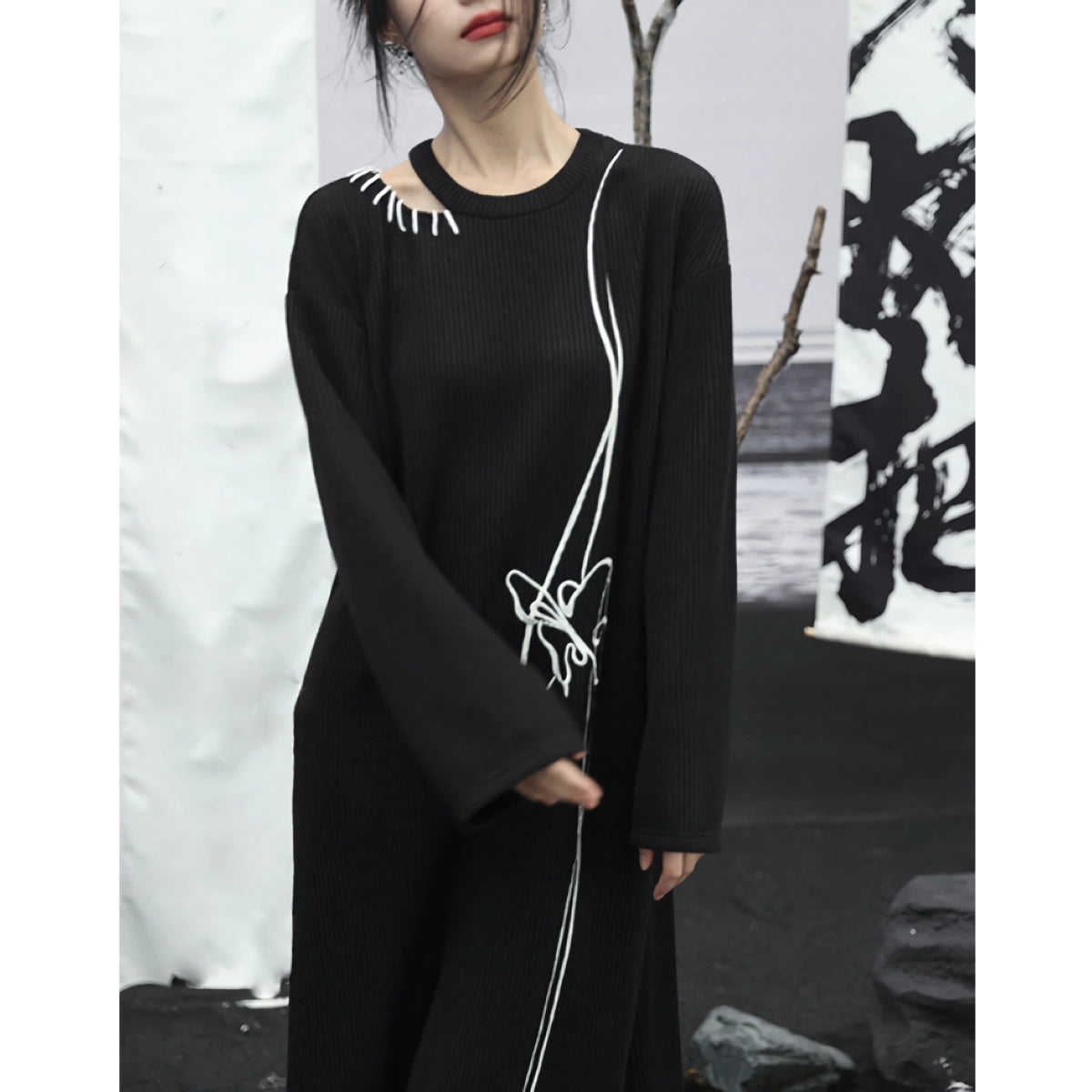Schickes schwarzes Strickpulloverkleid mit Stickerei für Damen