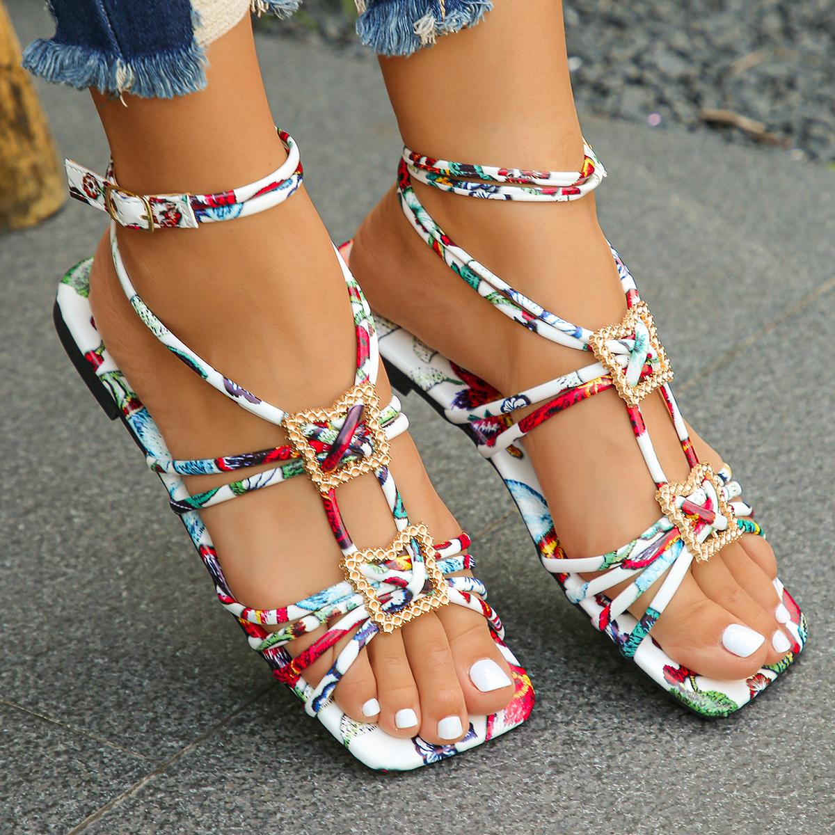 Flache Sommersandalen mit Knöchelriemen für Damen