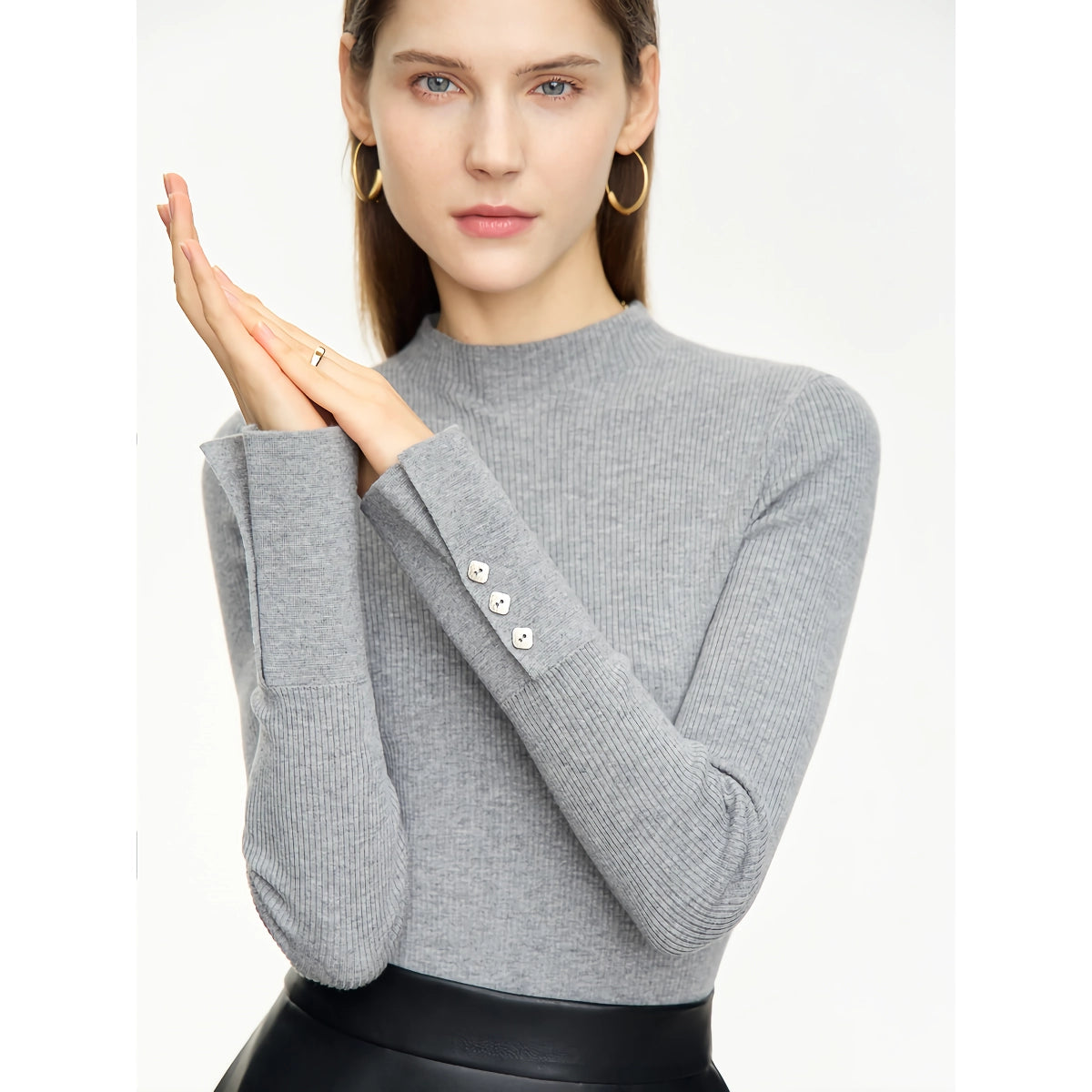Minimalistischer Rollkragenpullover mit geschlitzten Bündchen und Metallschnalle für Damen