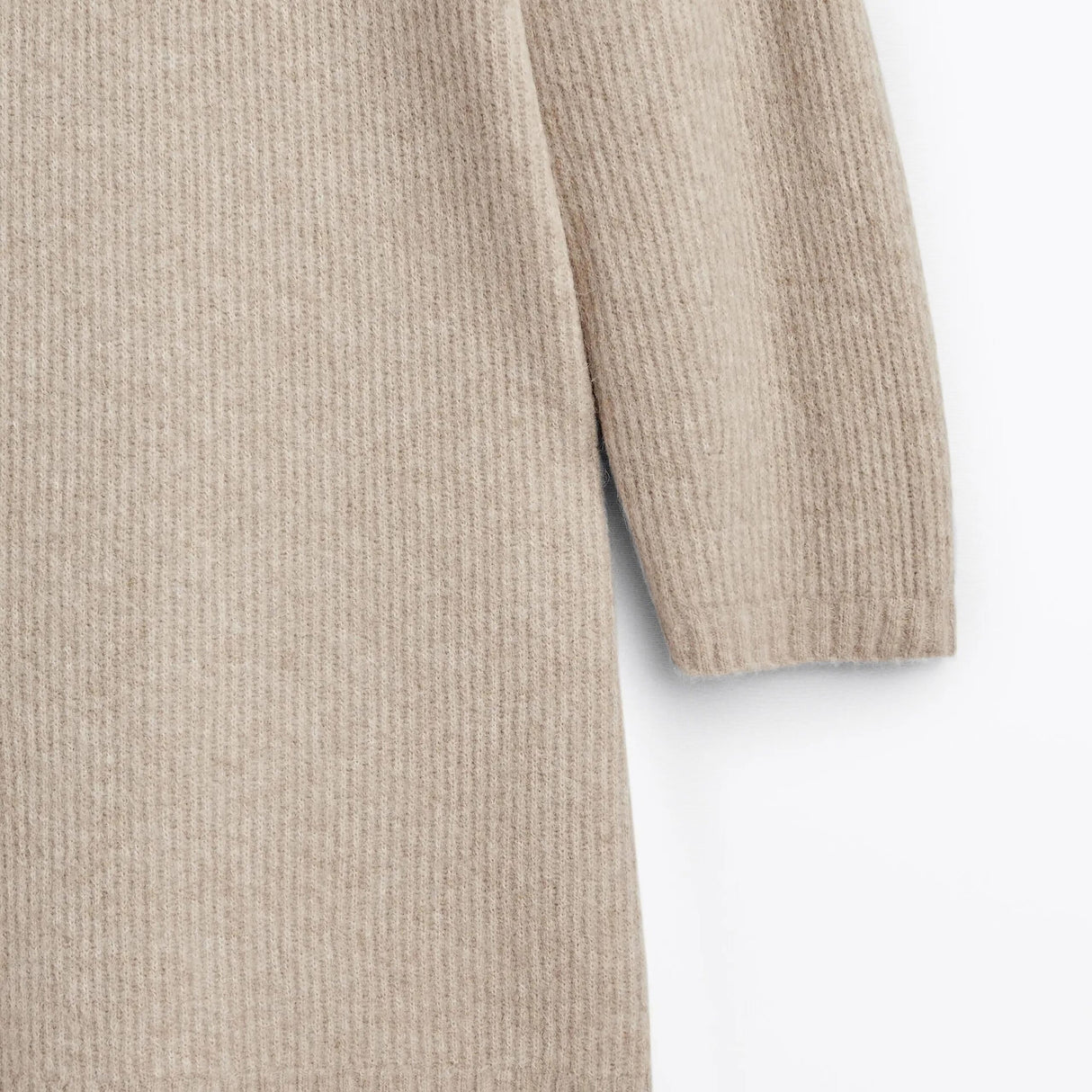 Fließendes Kleid mit Knotendesign