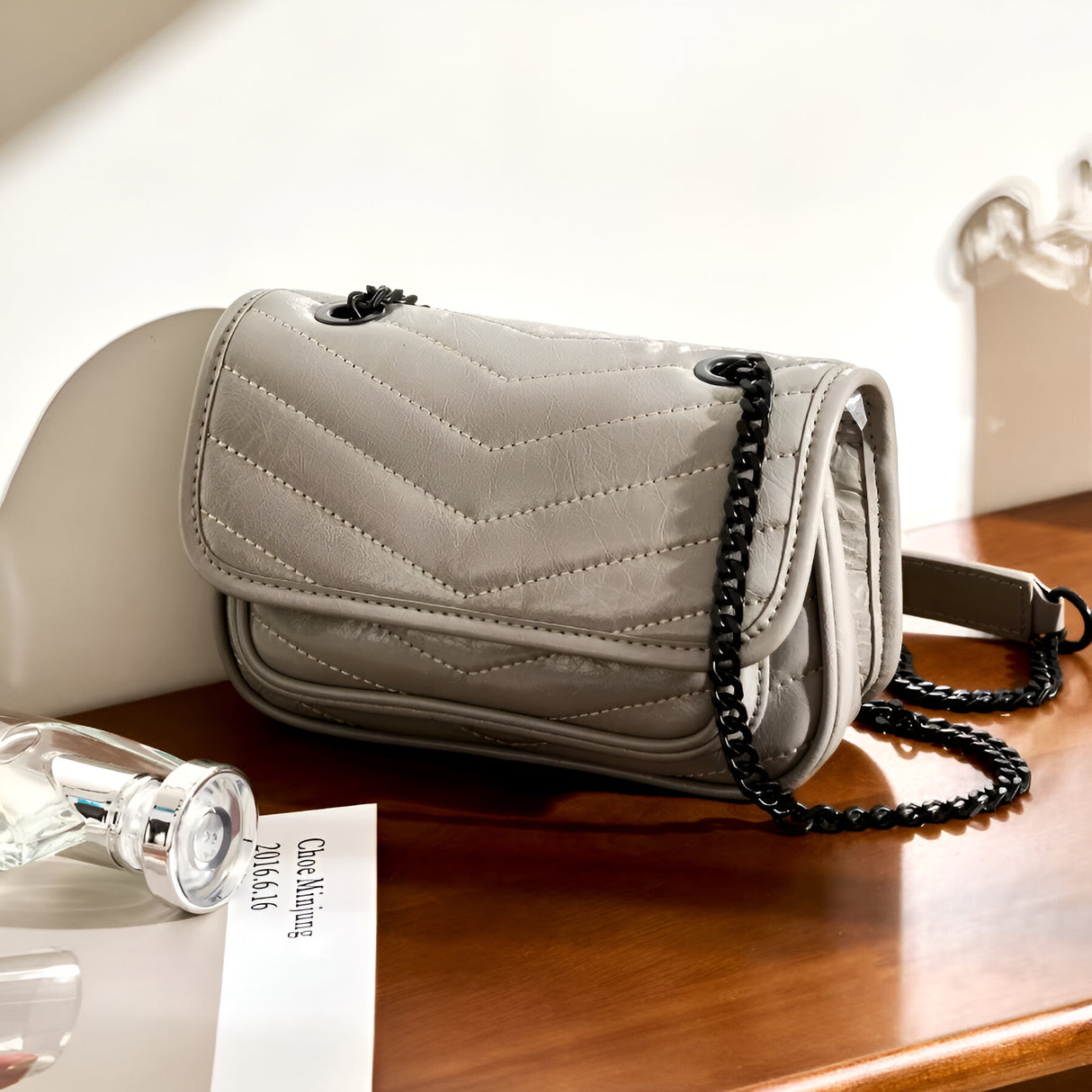 Kleine quadratische Umhängetasche aus echtem Leder