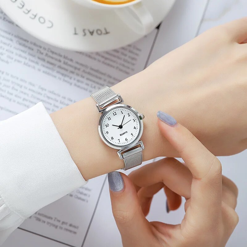 Reloj de moda para mujer en acero inoxidable plateado