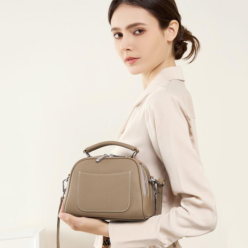 Elegante bolso de hombro de piel de vaca