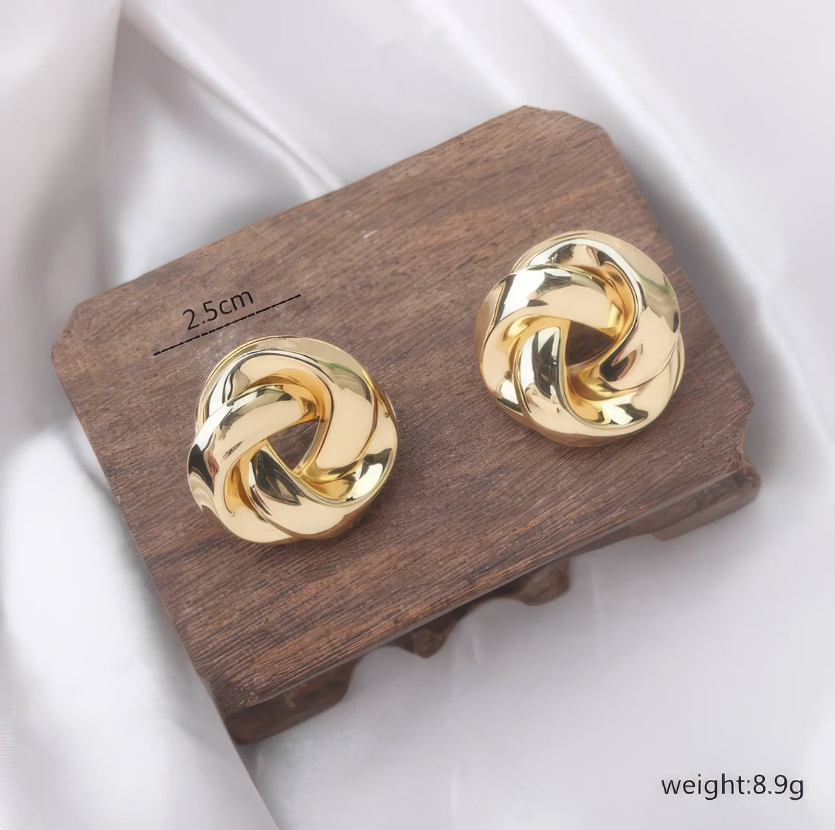 Nuevos pendientes colgantes en espiral de oro: joyas exageradas para las orejas para mujeres