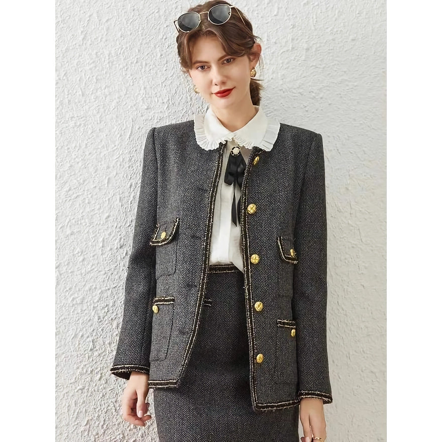 Elegancia atemporal para la dama de oficina moderna