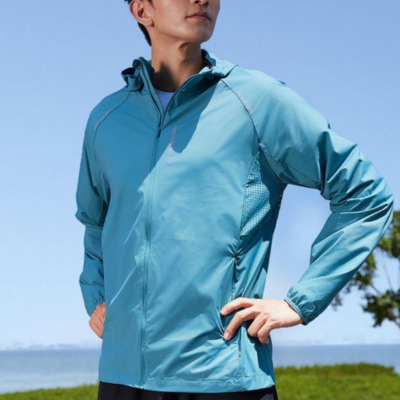 Atmungsaktive Laufjacke für den Sommer mit UV-Schutz und Kapuze