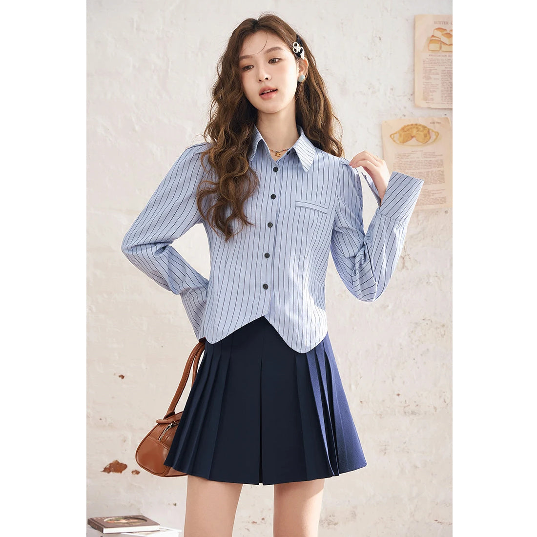 Camisa de cuello polo con mangas acampanadas y rayas irregulares