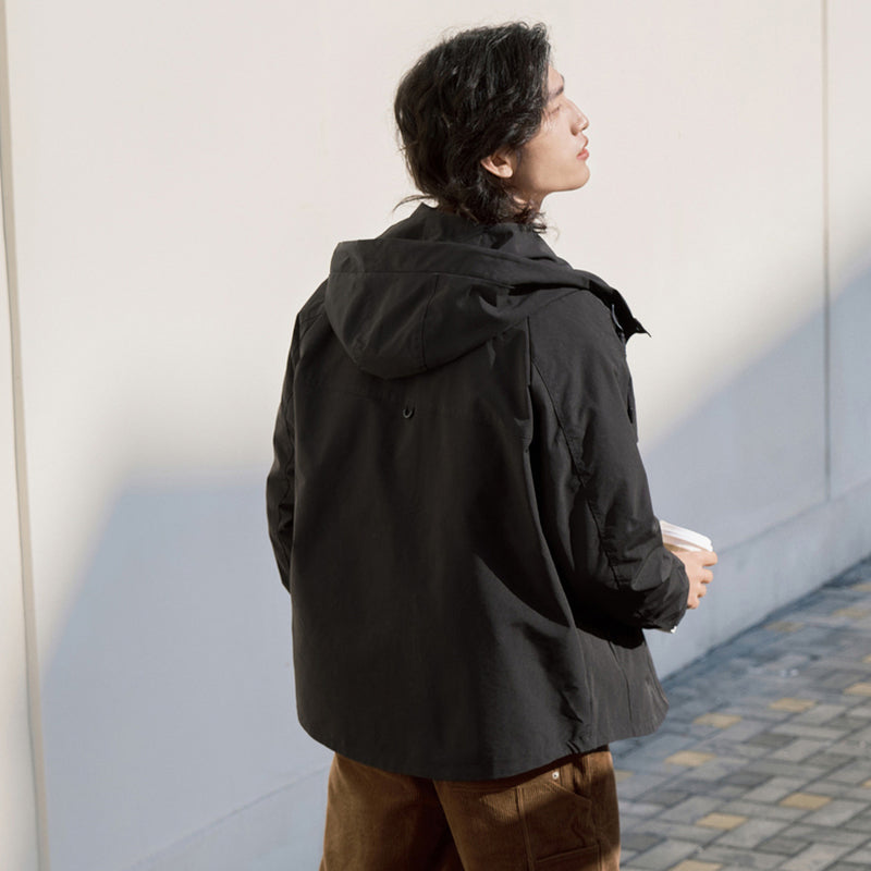 Chaqueta ligera con capucha para hombre de primavera