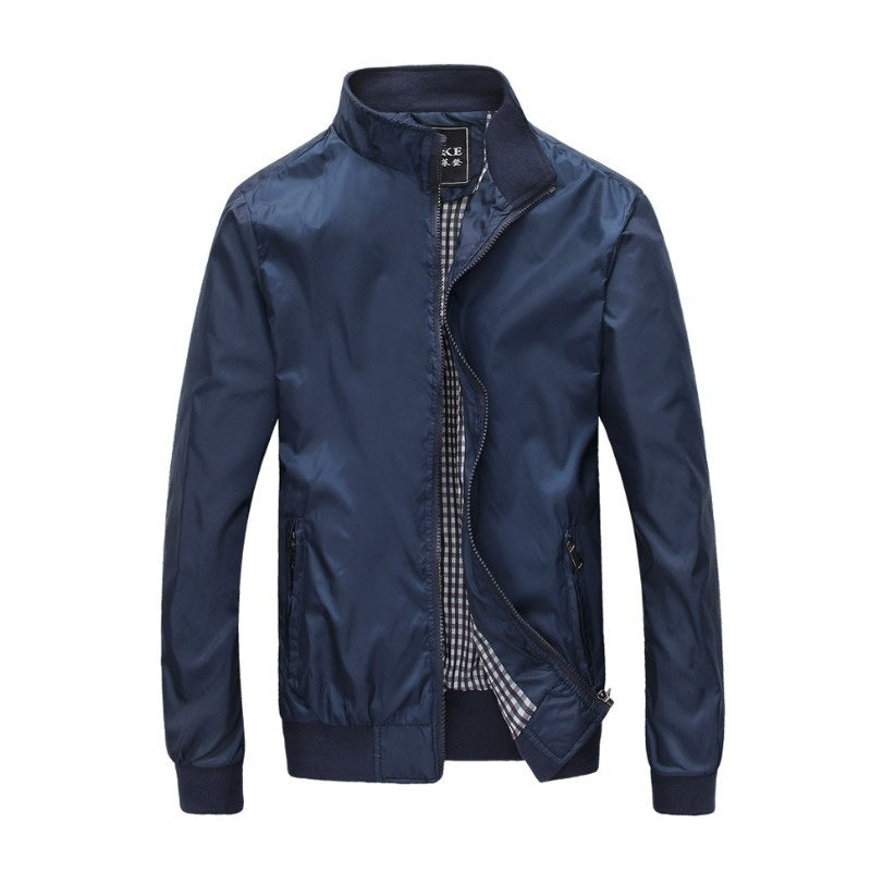 Chaqueta de cuello alto y corte entallado para hombre