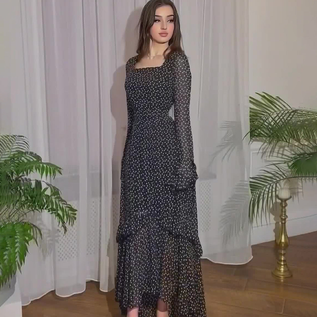 Chiffon-Kleid mit unregelmäßigen Ärmelnähten und Lotusblatt-Punkten
