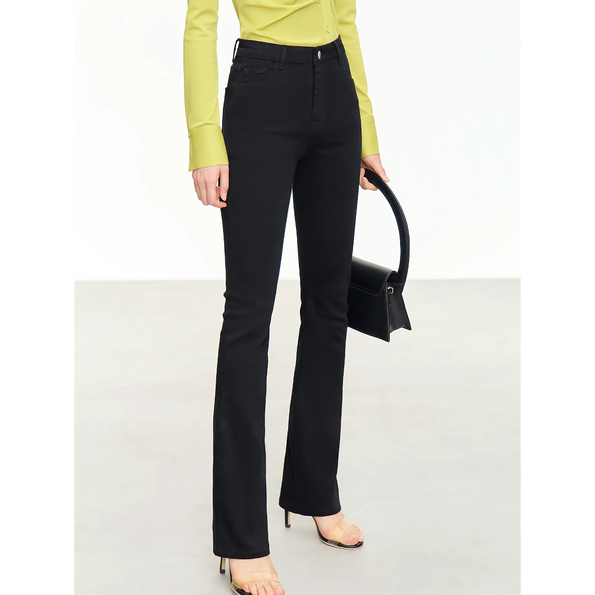 Minimalistische Flare-Jeans für Damen mit Stickereien für den Herbst