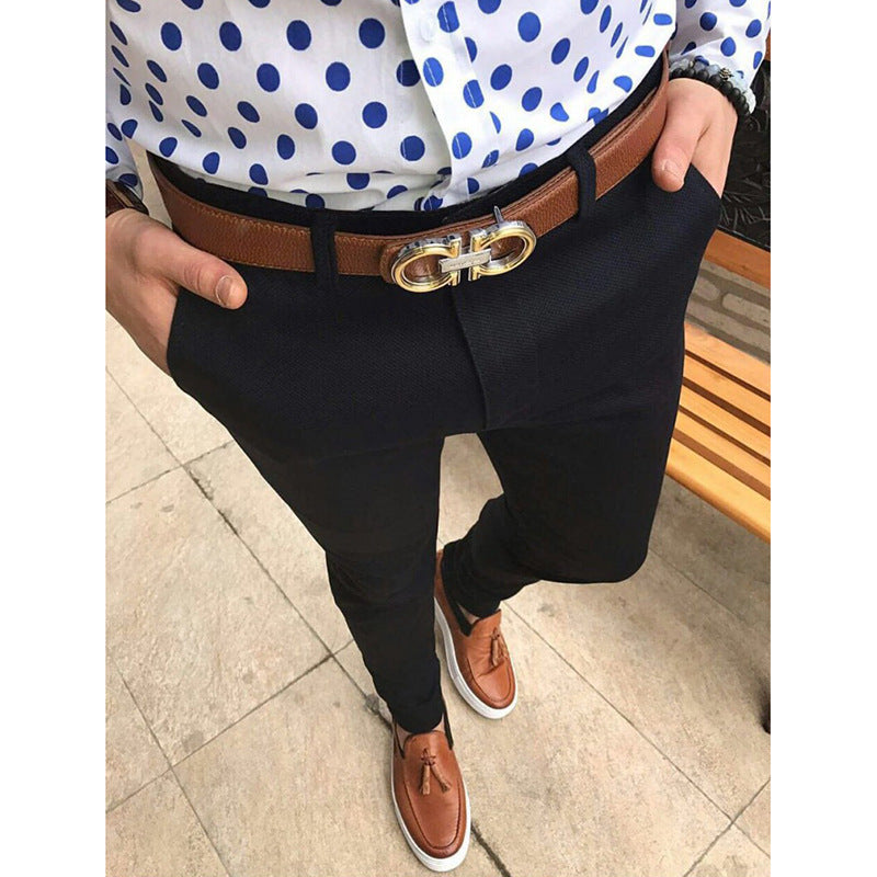 Lässige Herrenhose mit reiner Farbpassform