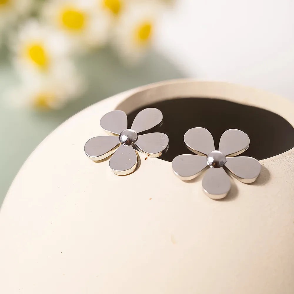 Leichte Luxus-Gänseblümchen-Ohrringe aus vergoldetem Edelstahl