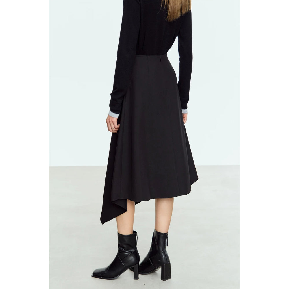 Minimalistischer asymmetrischer A-Linien-Midirock