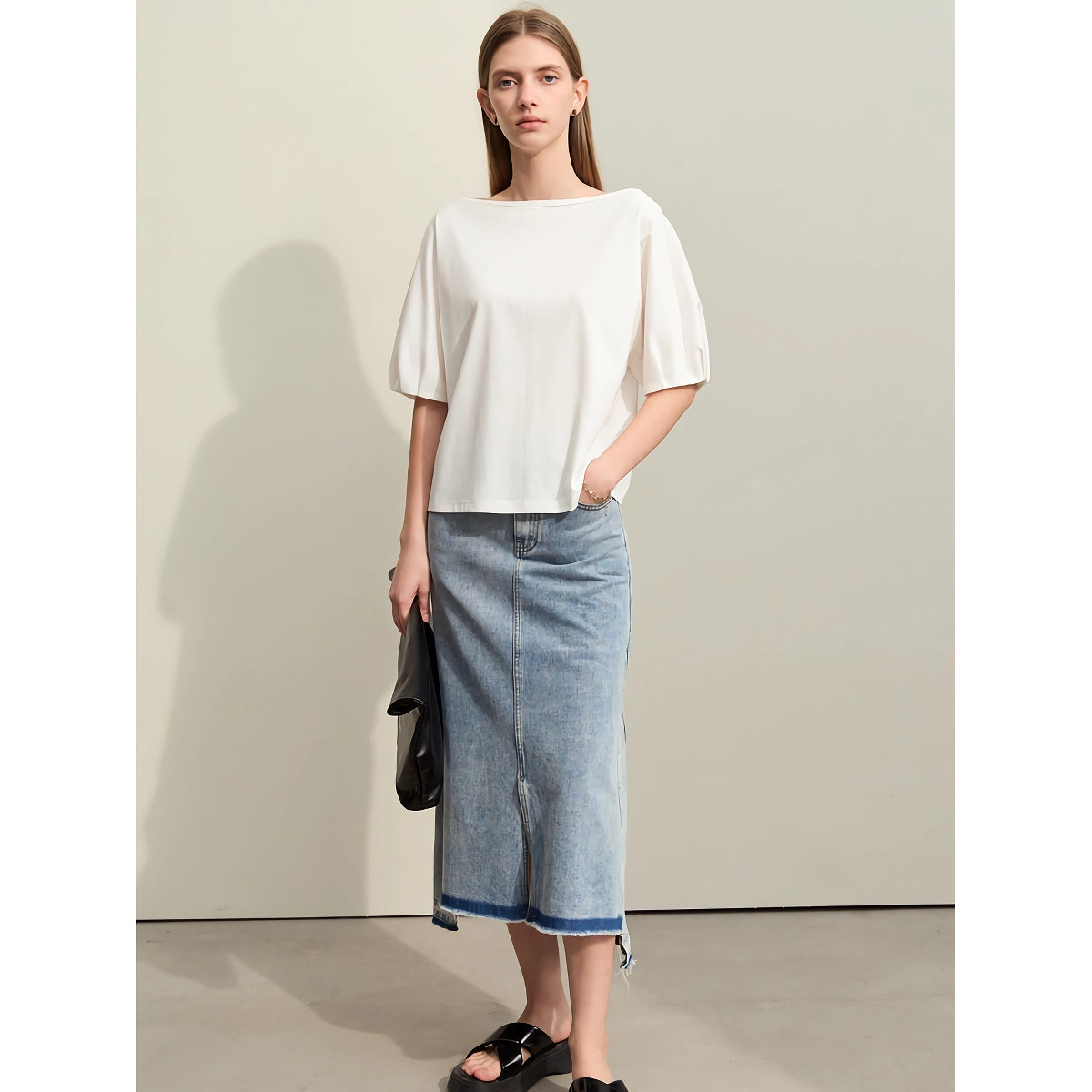 Minimalistisches Damen-T-Shirt aus Baumwolle mit Laternenärmeln