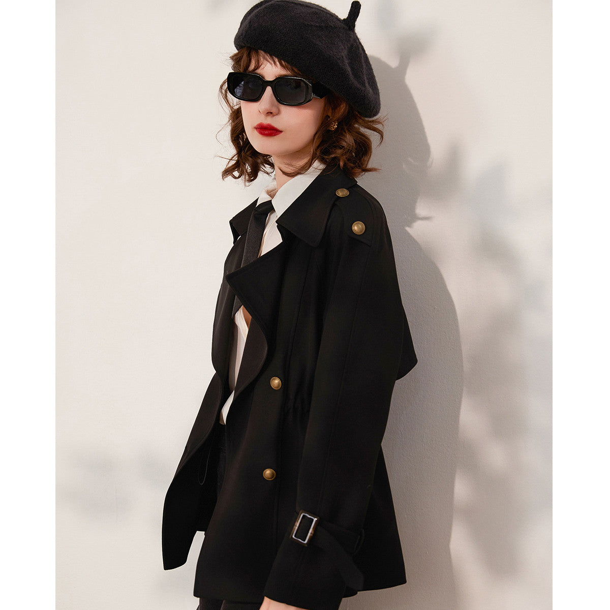 Gabardina elegante de doble botonadura para mujer