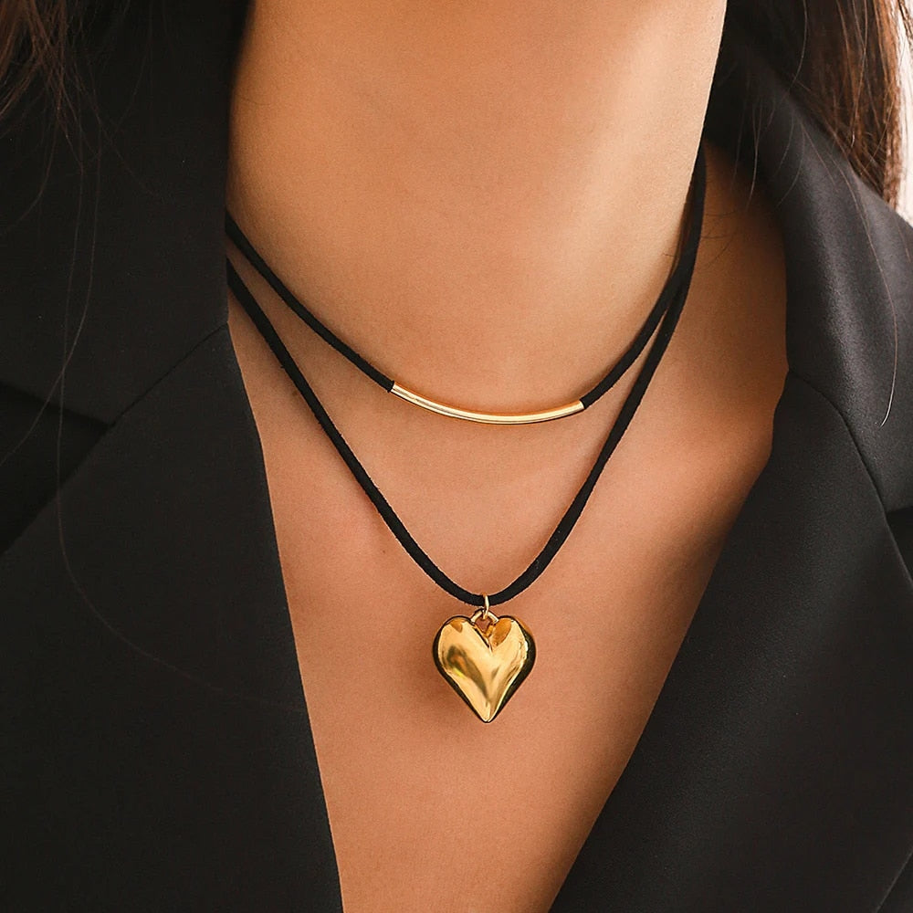 Collar bohemio de cuentas multicapa con colgantes de corazón y cruz