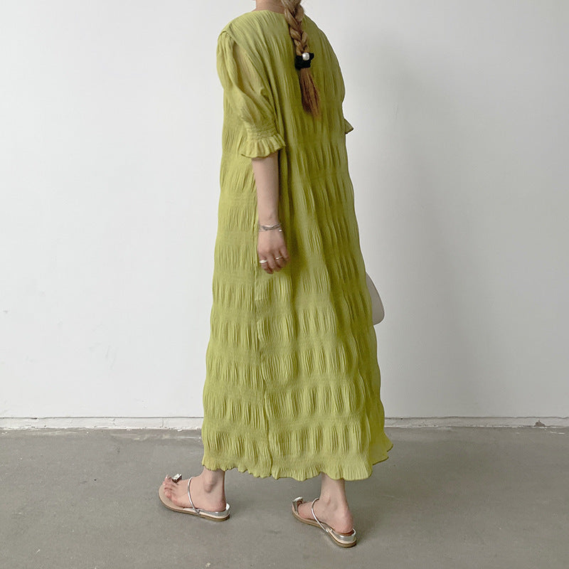 Vestido de mujer con textura plisada, suave y elegante