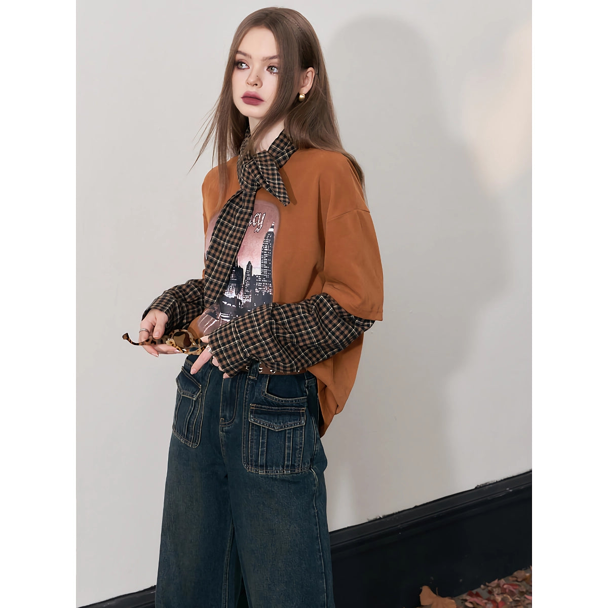 Herbstliches, grafisches, gespleißtes T-Shirt für Damen