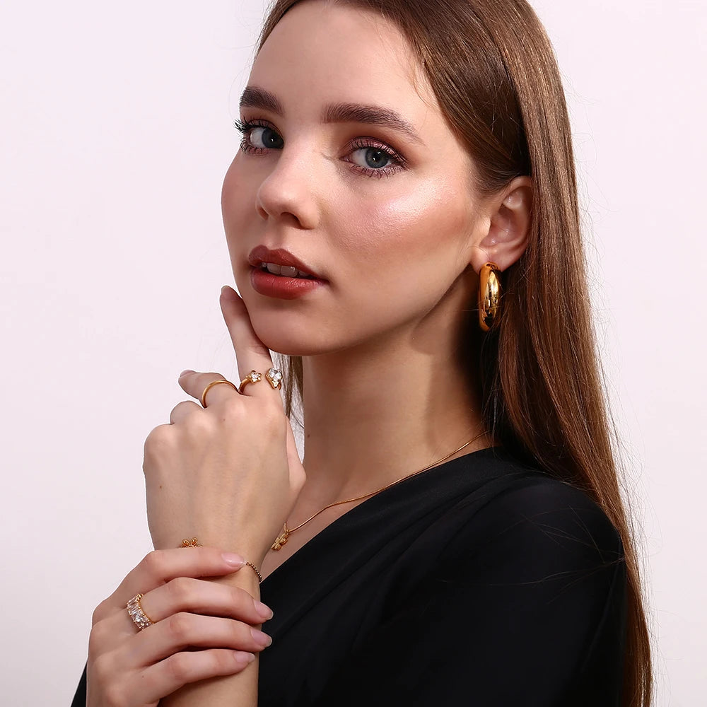 Anillo de estrella con gotas de agua asimétricas, acero inoxidable con circonitas bañado en oro de 18 quilates