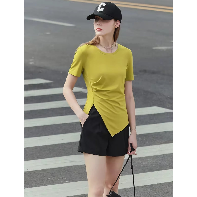 Minimalistisches asymmetrisches Kurzarm-T-Shirt mit Rundhalsausschnitt