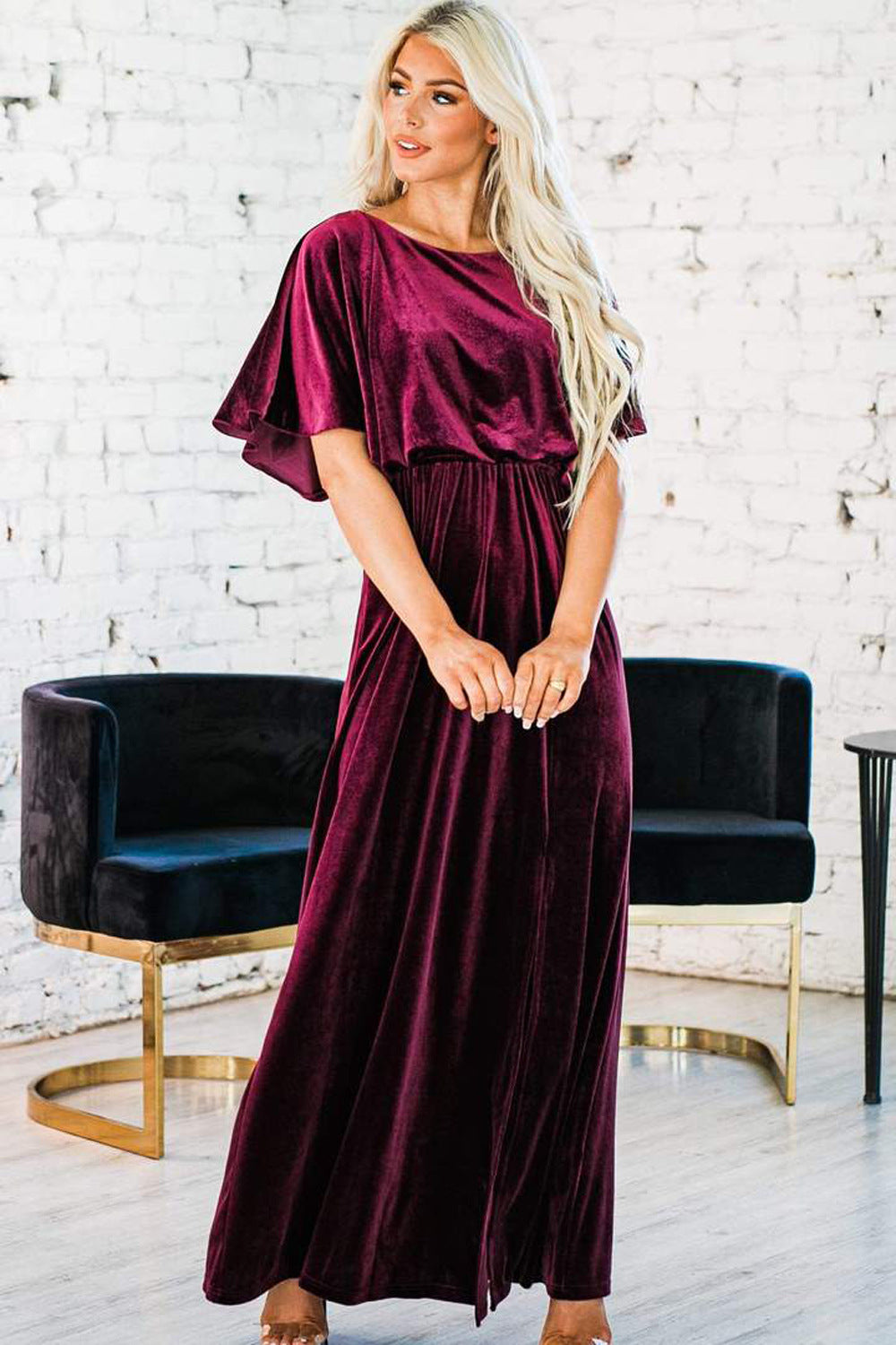 Vestido elegante de verano de terciopelo dorado con cuello redondo y abertura alta para mujer