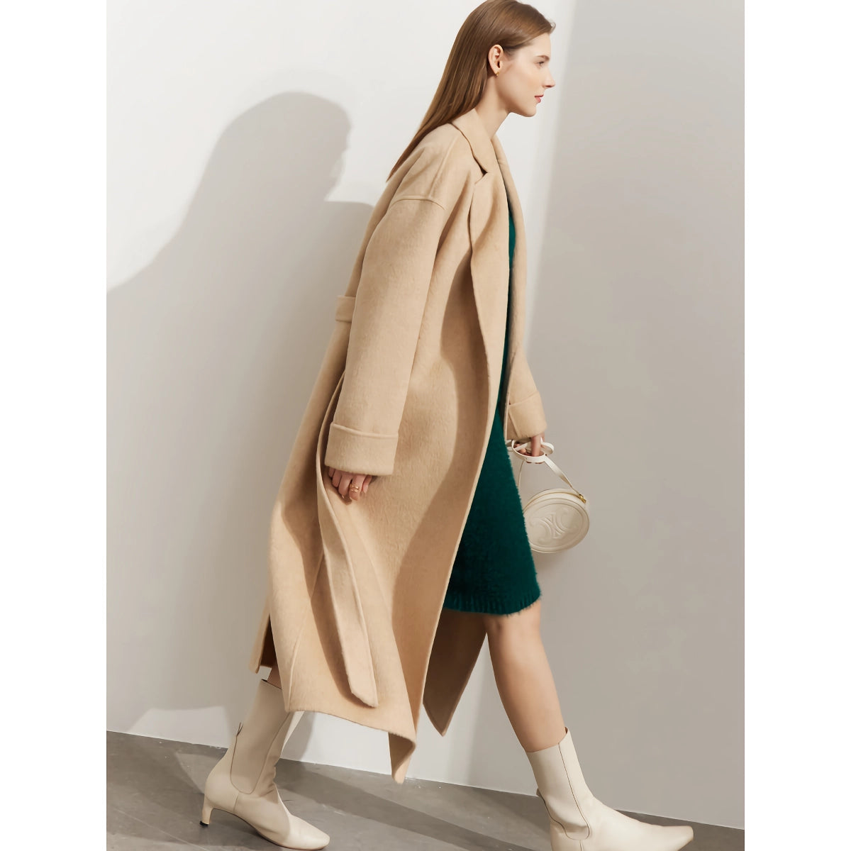 Minimalistischer Damen Wollmantel mit Schnürgürtel – elegant und warm