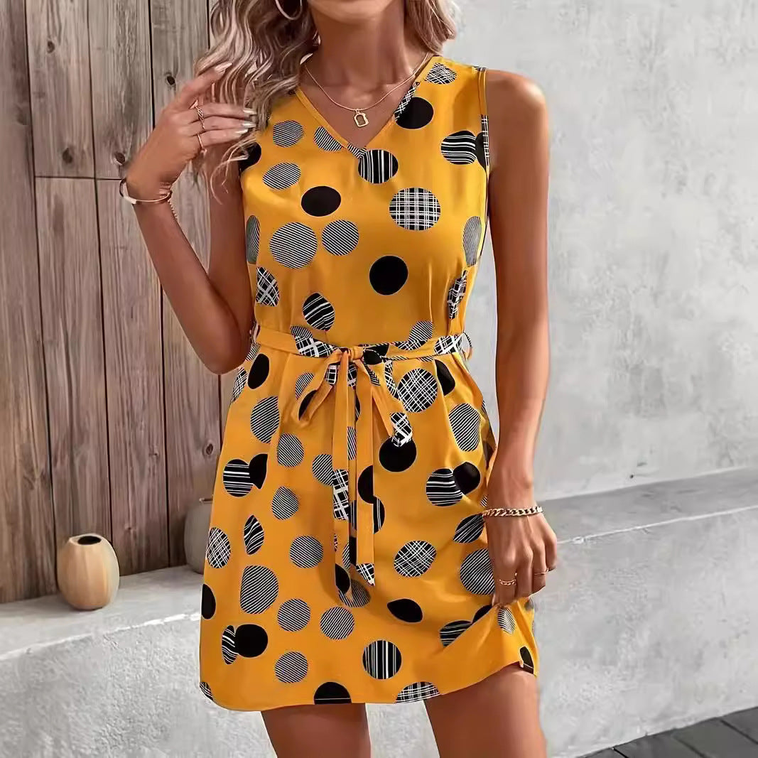 Mittellanges Kleid mit Retro-Print und Schnürung, taillenengem V-Ausschnitt, lässiger Stil