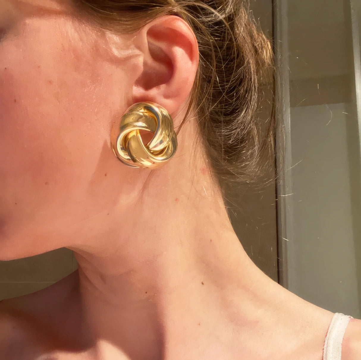 Nuevos pendientes colgantes en espiral de oro: joyas exageradas para las orejas para mujeres