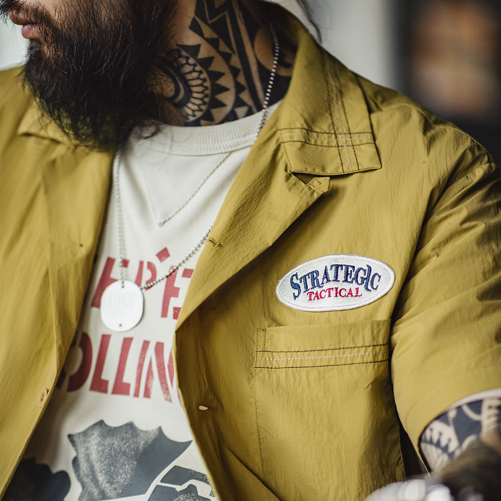 Camisa vintage de manga corta con cuello cubano y bordado