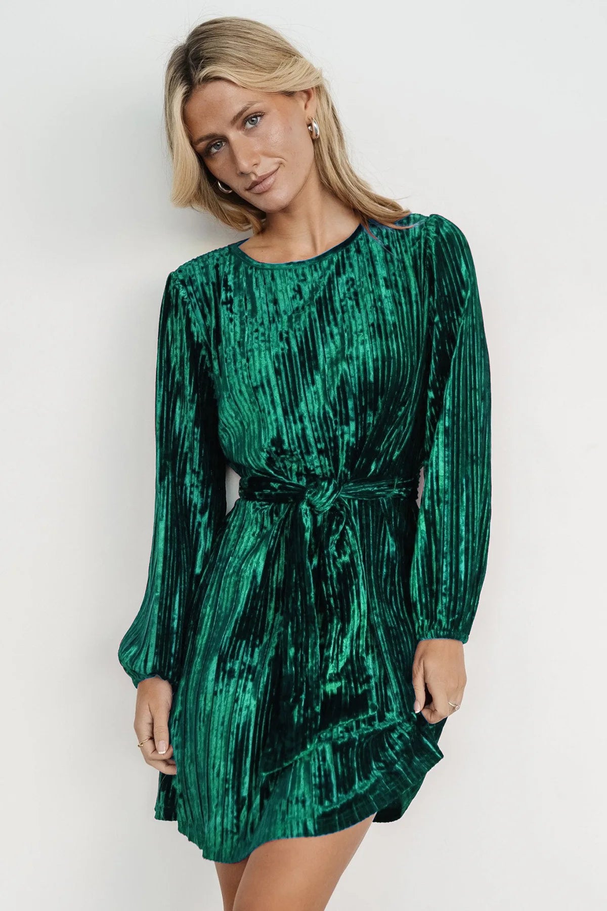 Elegante vestido de terciopelo de manga larga