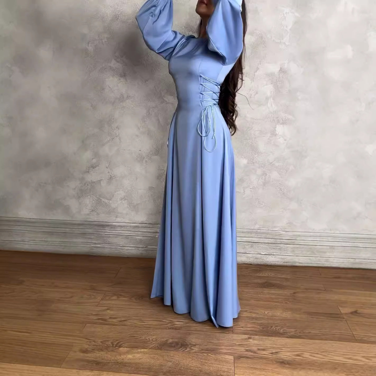 Vestido ajustado de manga larga y color liso con cuello redondo