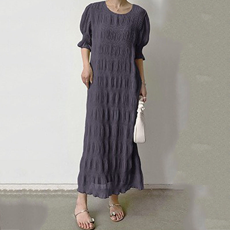Vestido de mujer con textura plisada, suave y elegante