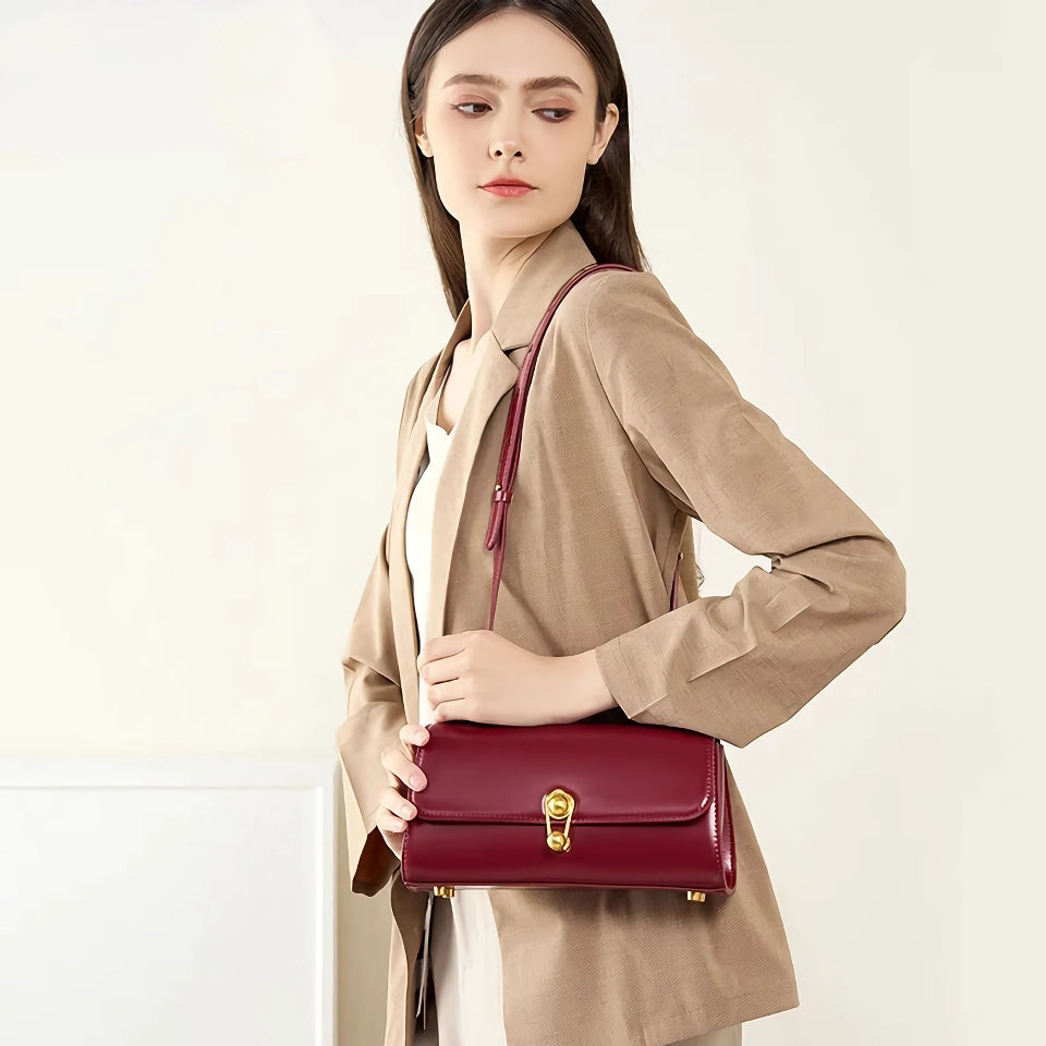Elegante bolso bandolera de piel color burdeos para mujer