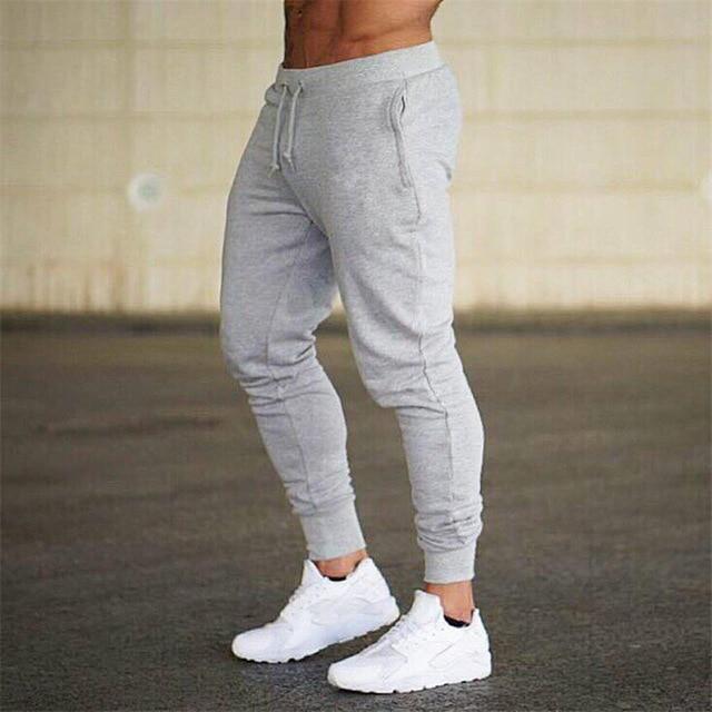 BEQUEME SPORTHOSE