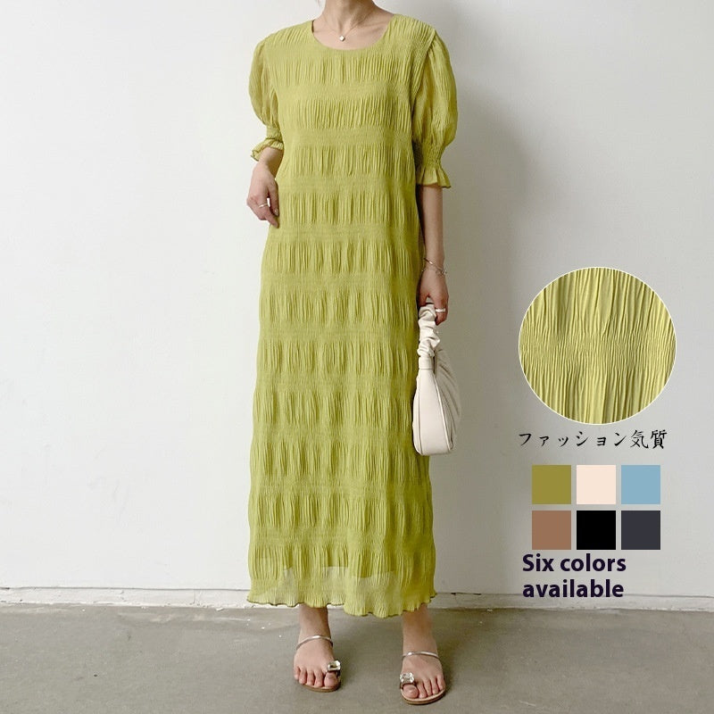 Vestido de mujer con textura plisada, suave y elegante