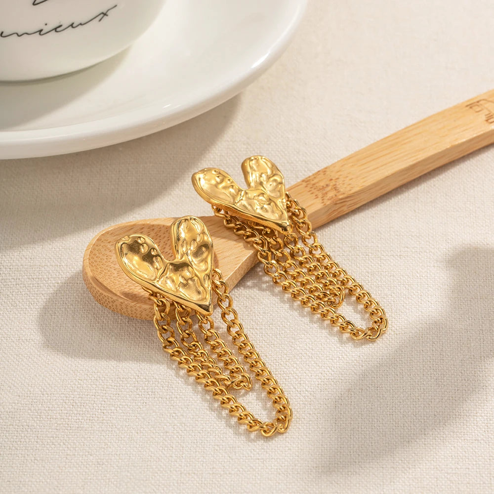 Pendientes colgantes con borlas en forma de corazón de acero inoxidable chapado en oro de 18 quilates